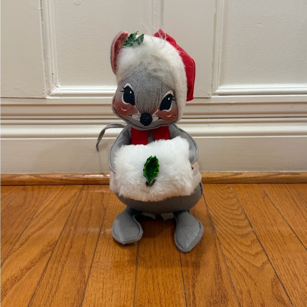 Annalee mobalite poseable gray mouse muff Christmas decor jacket coat red 1971